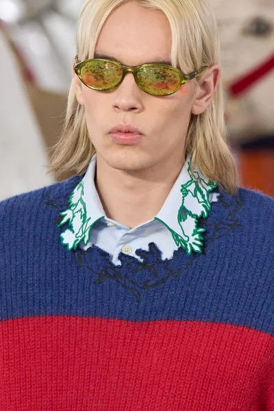 Look 30